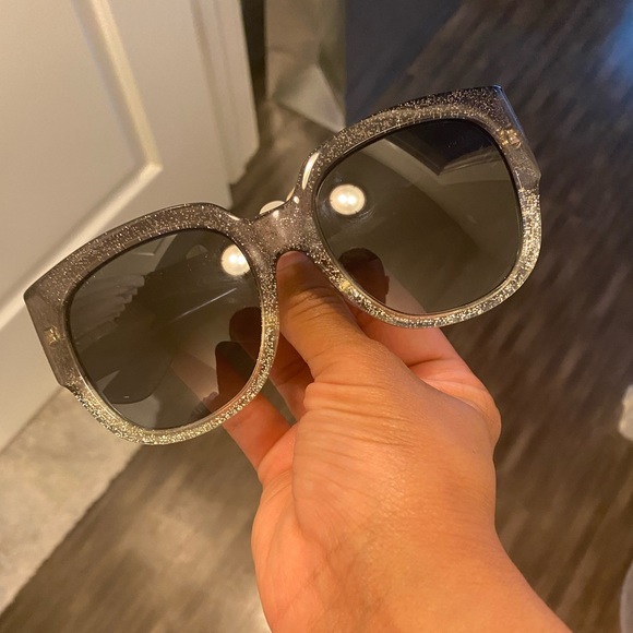 Gucci Sunglasses - Picture 6 of 7